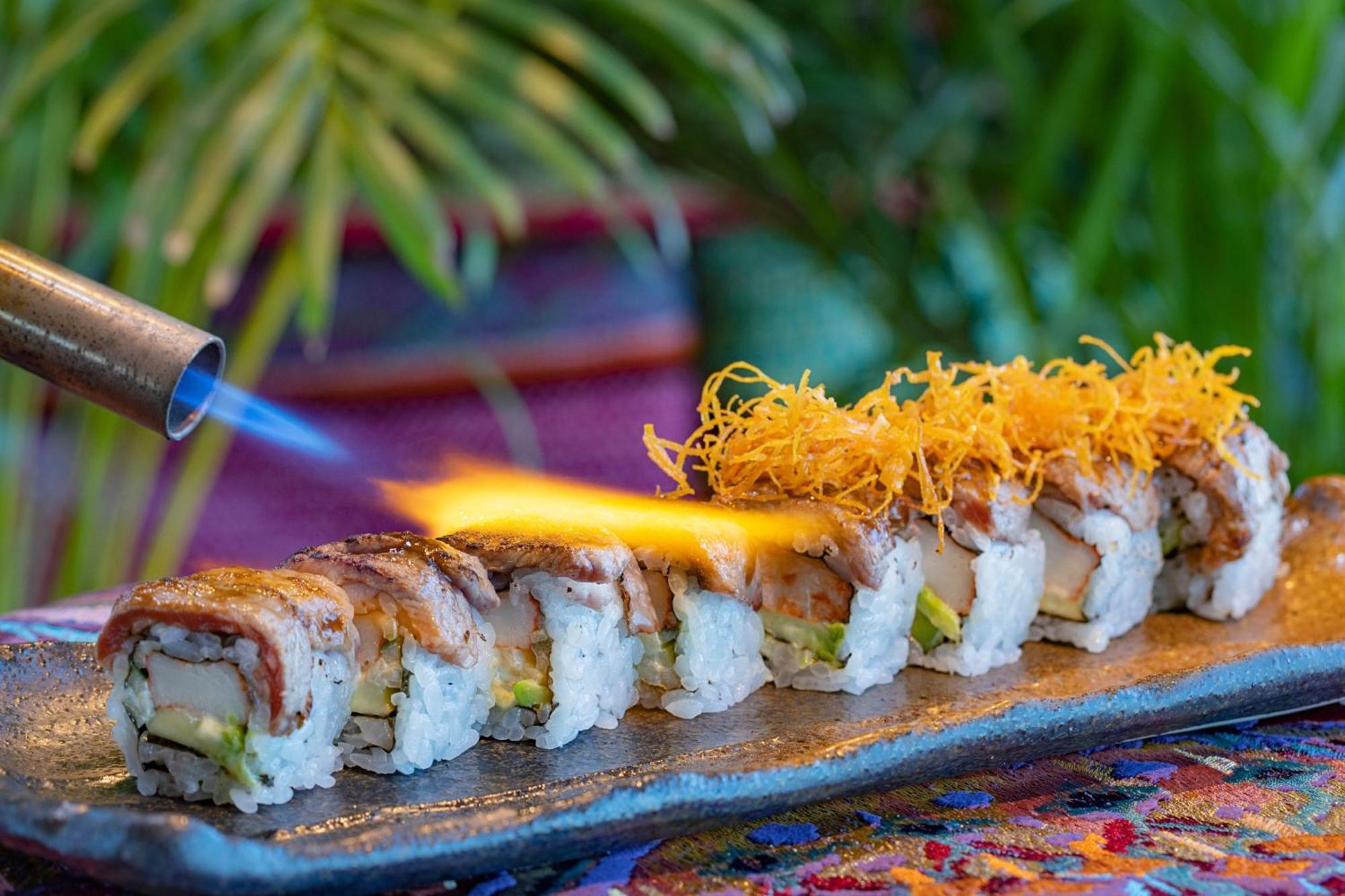 Marriott Resort Palm Jumeirah, Dubai Eksteriør bilde Sushi being flambéed