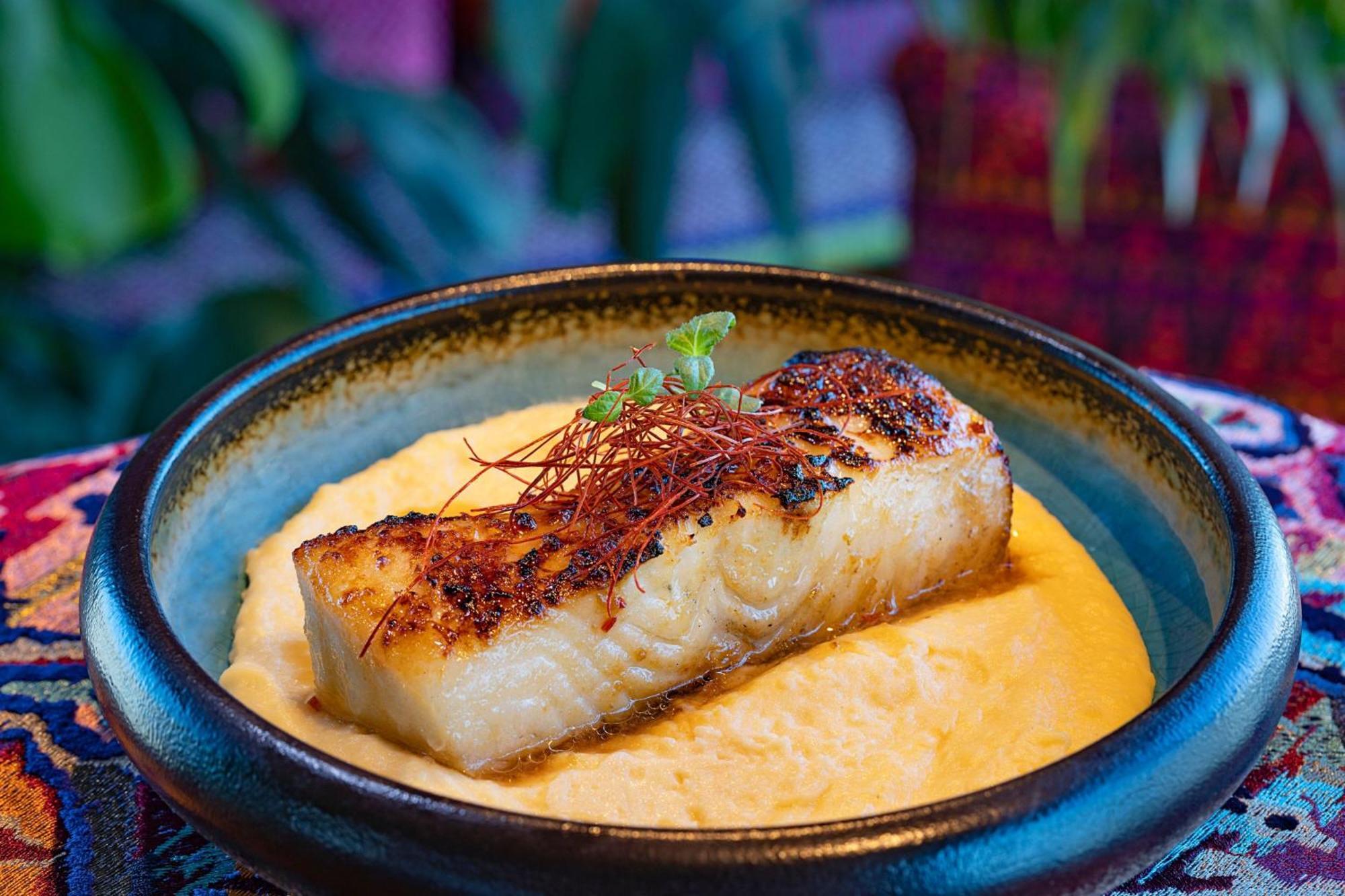 Marriott Resort Palm Jumeirah, Dubai Eksteriør bilde A dish of halibut
