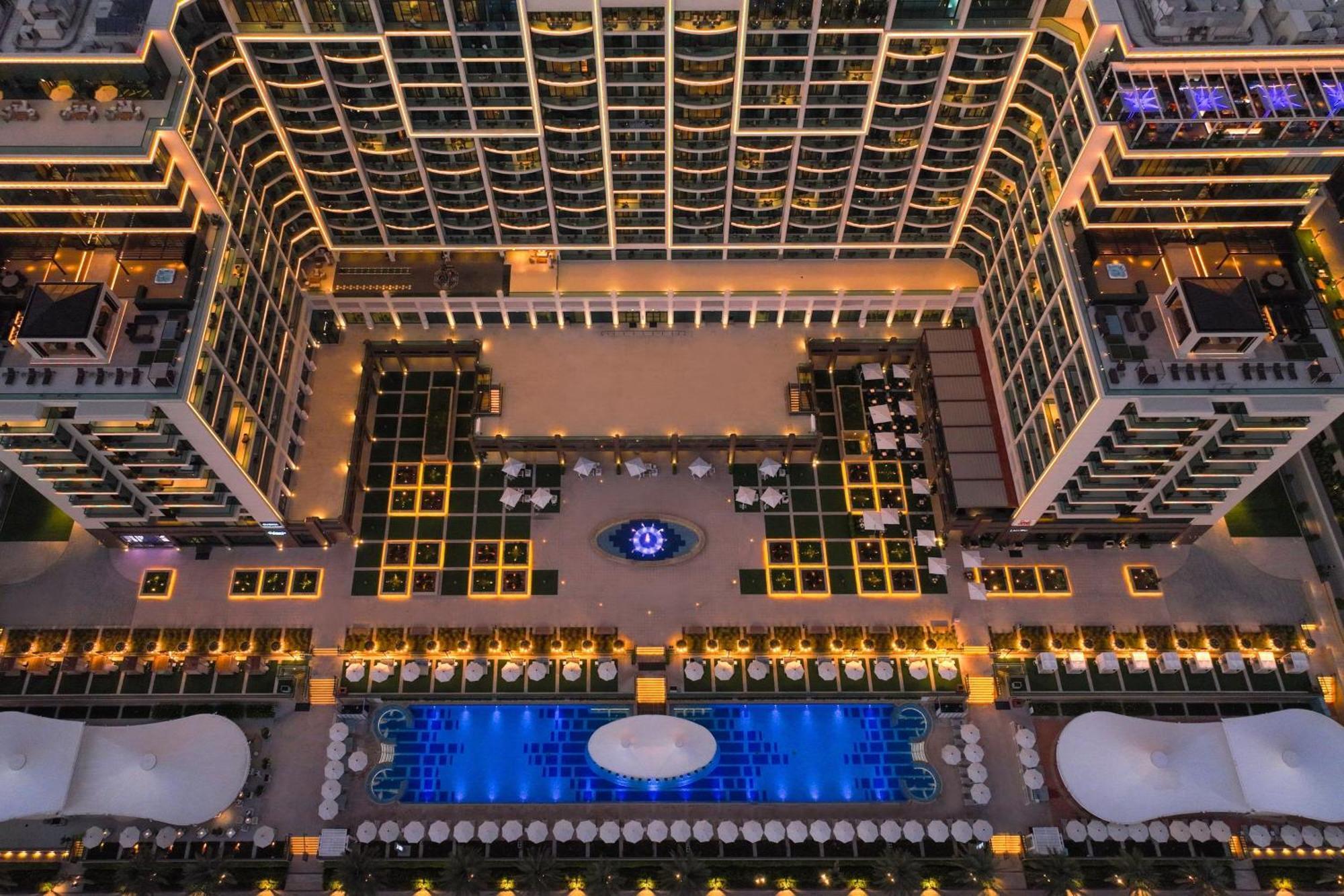 Marriott Resort Palm Jumeirah, Dubai Eksteriør bilde The hotel's courtyard